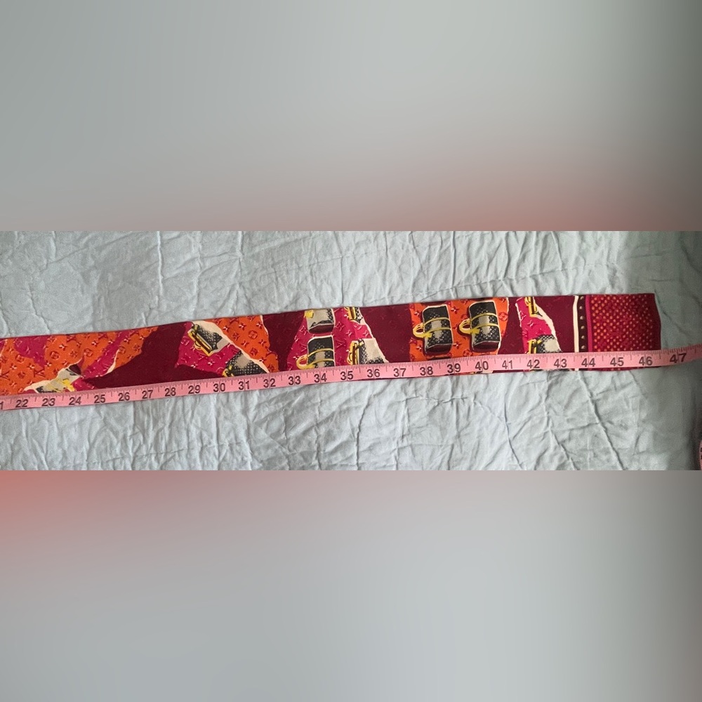 Louis Vuitton Fuchsia and Burgundy 100% Silk Bandeau With Original Receipt - Picture 4 of 10